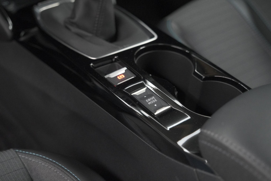 Peugeot 2008 PureTech 130 PK Allure Pack | Trekhaak | Camera | Adaptieve Cruise control | Keyless Entry | Apple Carplay