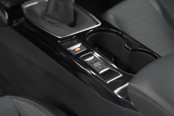Peugeot 2008 PureTech 130 PK Allure Pack | Trekhaak | Camera | Adaptieve Cruise control | Keyless Entry | Apple Carplay