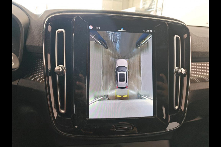 Volvo XC40 Recharge P8 AWD R-Design PANODAK | TREKHAAK