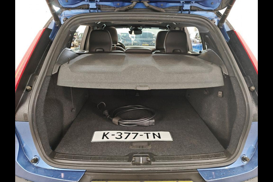 Volvo XC40 Recharge P8 AWD R-Design PANODAK | TREKHAAK