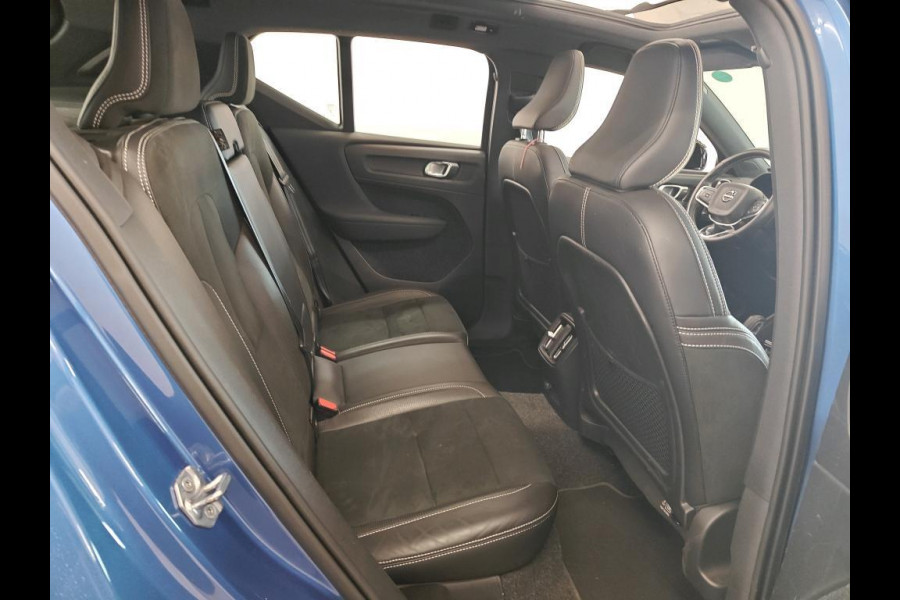 Volvo XC40 Recharge P8 AWD R-Design PANODAK | TREKHAAK