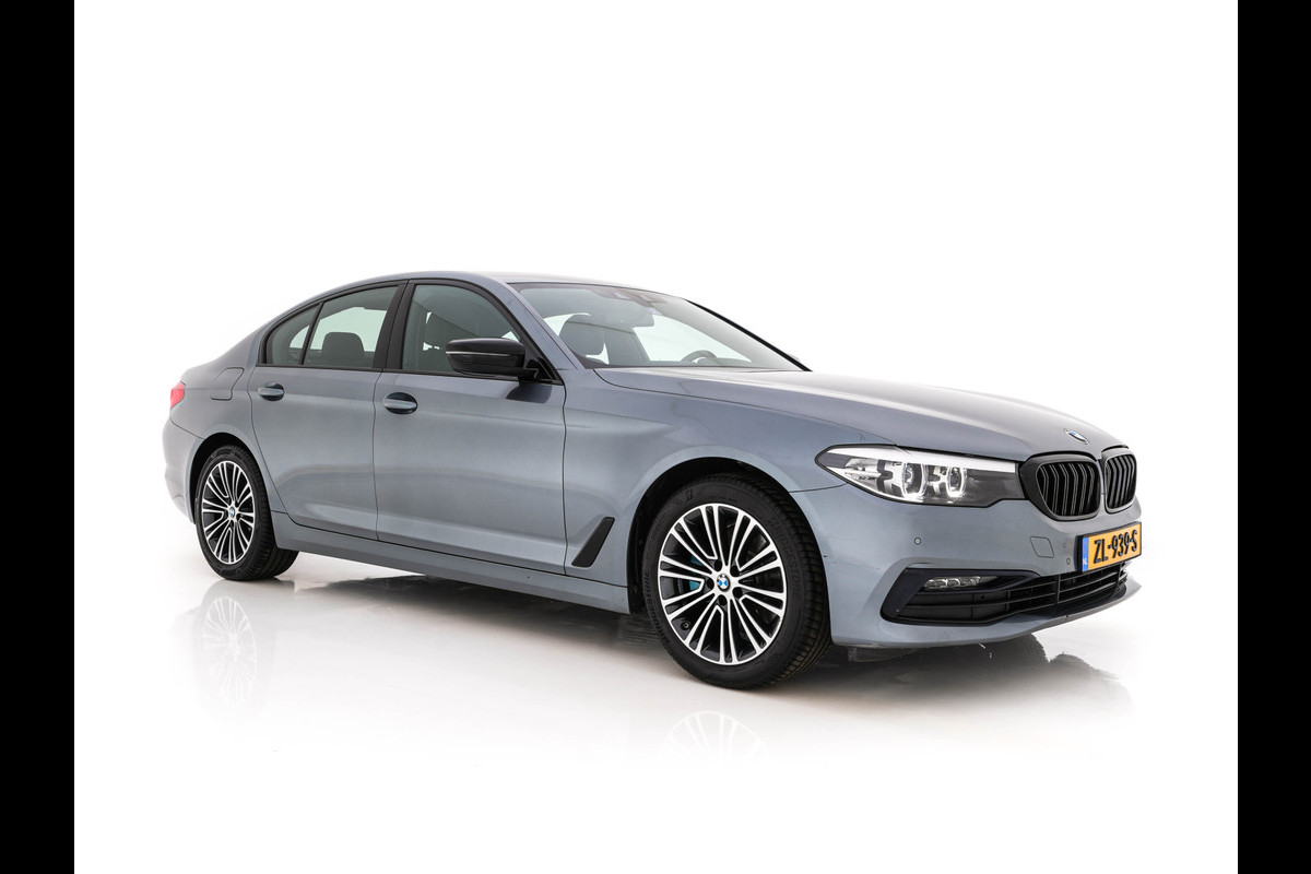 BMW 5 Serie 520i Executive Edition Sportline Aut. *LEATHER-FABRIC | FULL-LED | DIGI-COCKIT | KEYLESS | NAVI-FULLMAP | HEATED-SPORTSEATS | PRIVACY-GLASS | AMBIENTLIGHT | ECC | CARPLAY | PDC | TOWBAR | 18"ALU*