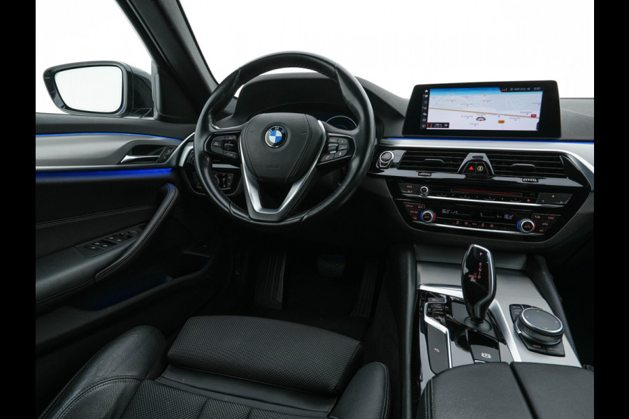 BMW 5 Serie 520i Executive Edition Sportline Aut. *LEATHER-FABRIC | FULL-LED | DIGI-COCKIT | KEYLESS | NAVI-FULLMAP | HEATED-SPORTSEATS | PRIVACY-GLASS | AMBIENTLIGHT | ECC | CARPLAY | PDC | TOWBAR | 18"ALU*