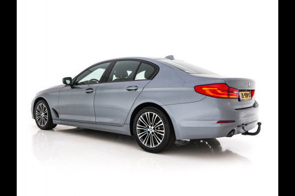 BMW 5 Serie 520i Executive Edition Sportline Aut. *LEATHER-FABRIC | FULL-LED | DIGI-COCKIT | KEYLESS | NAVI-FULLMAP | HEATED-SPORTSEATS | PRIVACY-GLASS | AMBIENTLIGHT | ECC | CARPLAY | PDC | TOWBAR | 18"ALU*