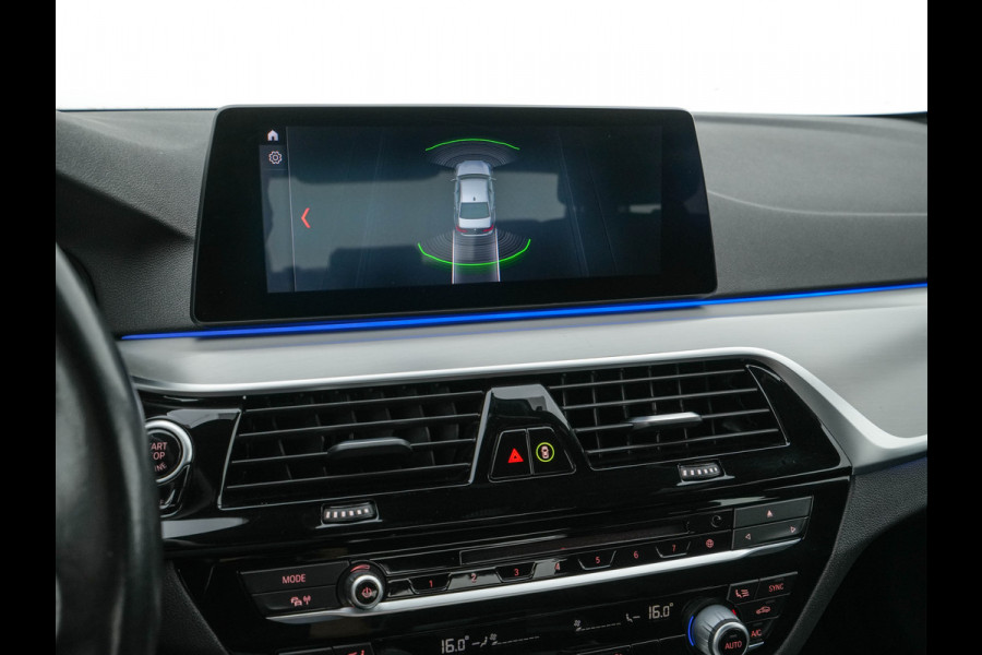 BMW 5 Serie 520i Executive Edition Sportline Aut. *LEATHER-FABRIC | FULL-LED | DIGI-COCKIT | KEYLESS | NAVI-FULLMAP | HEATED-SPORTSEATS | PRIVACY-GLASS | AMBIENTLIGHT | ECC | CARPLAY | PDC | TOWBAR | 18"ALU*