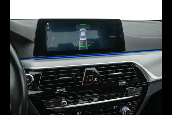 BMW 5 Serie 520i Executive Edition Sportline Aut. *LEATHER-FABRIC | FULL-LED | DIGI-COCKIT | KEYLESS | NAVI-FULLMAP | HEATED-SPORTSEATS | PRIVACY-GLASS | AMBIENTLIGHT | ECC | CARPLAY | PDC | TOWBAR | 18"ALU*