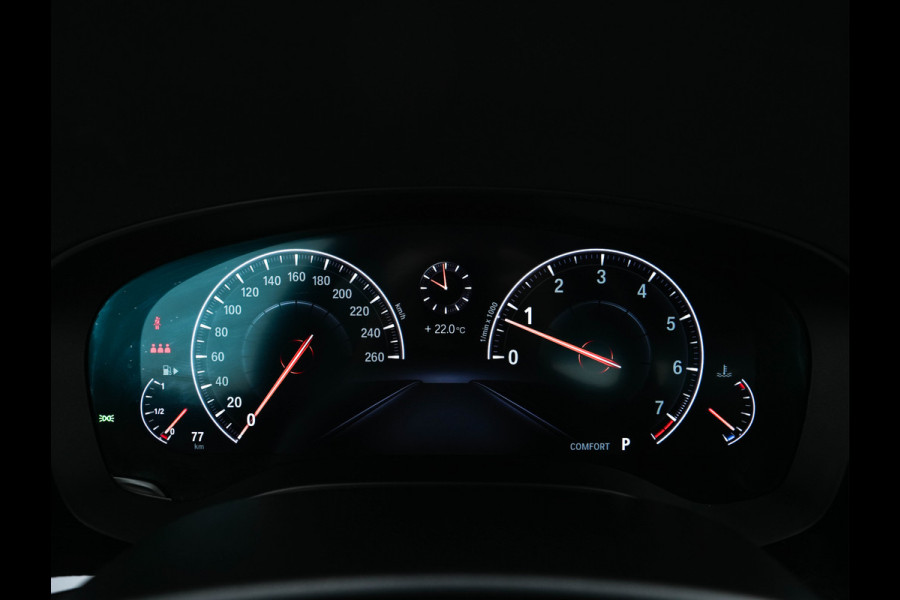 BMW 5 Serie 520i Executive Edition Sportline Aut. *LEATHER-FABRIC | FULL-LED | DIGI-COCKIT | KEYLESS | NAVI-FULLMAP | HEATED-SPORTSEATS | PRIVACY-GLASS | AMBIENTLIGHT | ECC | CARPLAY | PDC | TOWBAR | 18"ALU*