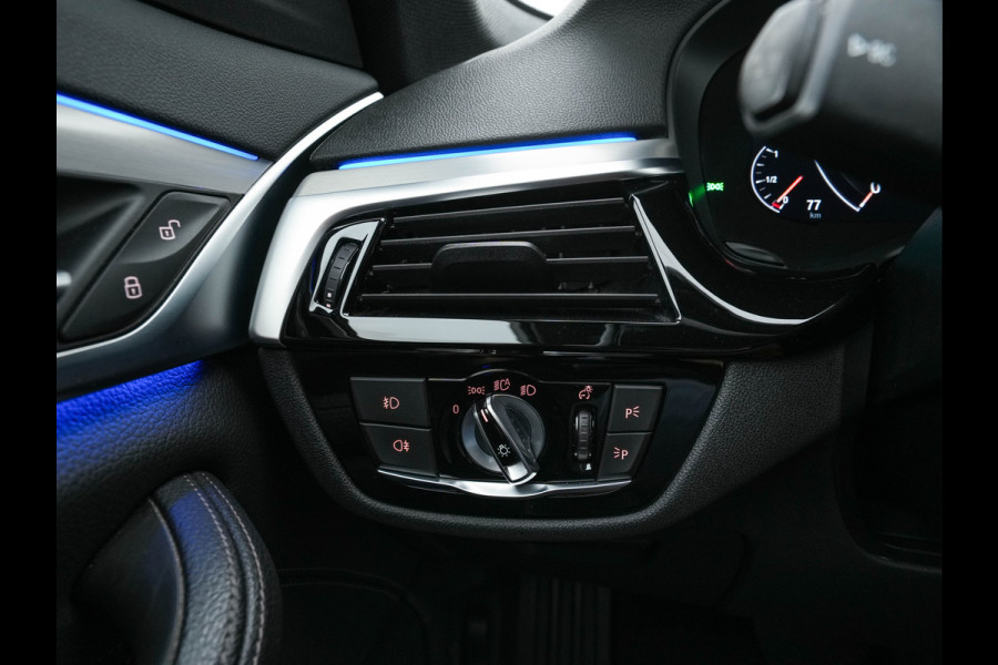 BMW 5 Serie 520i Executive Edition Sportline Aut. *LEATHER-FABRIC | FULL-LED | DIGI-COCKIT | KEYLESS | NAVI-FULLMAP | HEATED-SPORTSEATS | PRIVACY-GLASS | AMBIENTLIGHT | ECC | CARPLAY | PDC | TOWBAR | 18"ALU*