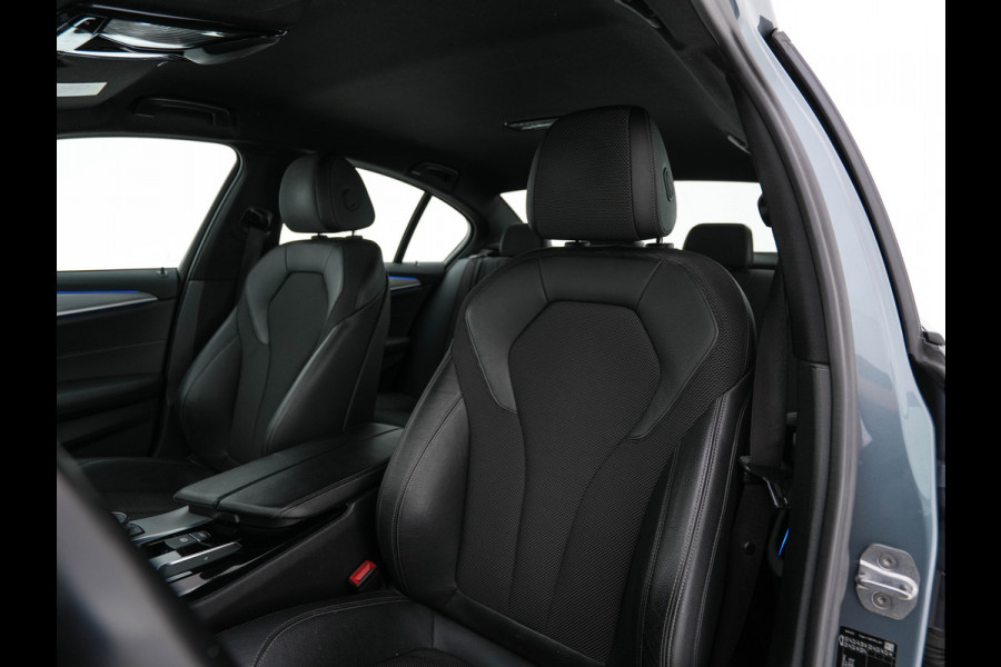 BMW 5 Serie 520i Executive Edition Sportline Aut. *LEATHER-FABRIC | FULL-LED | DIGI-COCKIT | KEYLESS | NAVI-FULLMAP | HEATED-SPORTSEATS | PRIVACY-GLASS | AMBIENTLIGHT | ECC | CARPLAY | PDC | TOWBAR | 18"ALU*
