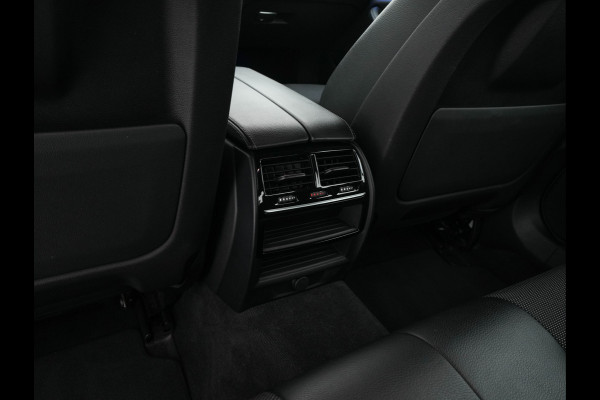 BMW 5 Serie 520i Executive Edition Sportline Aut. *LEATHER-FABRIC | FULL-LED | DIGI-COCKIT | KEYLESS | NAVI-FULLMAP | HEATED-SPORTSEATS | PRIVACY-GLASS | AMBIENTLIGHT | ECC | CARPLAY | PDC | TOWBAR | 18"ALU*