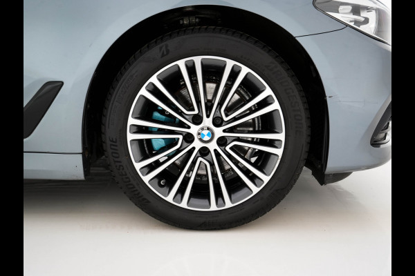 BMW 5 Serie 520i Executive Edition Sportline Aut. *LEATHER-FABRIC | FULL-LED | DIGI-COCKIT | KEYLESS | NAVI-FULLMAP | HEATED-SPORTSEATS | PRIVACY-GLASS | AMBIENTLIGHT | ECC | CARPLAY | PDC | TOWBAR | 18"ALU*