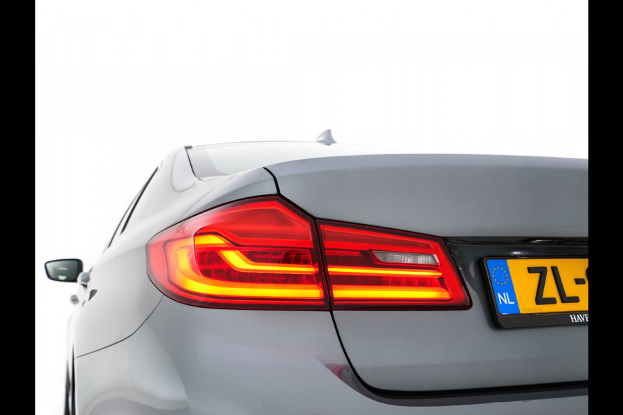 BMW 5 Serie 520i Executive Edition Sportline Aut. *LEATHER-FABRIC | FULL-LED | DIGI-COCKIT | KEYLESS | NAVI-FULLMAP | HEATED-SPORTSEATS | PRIVACY-GLASS | AMBIENTLIGHT | ECC | CARPLAY | PDC | TOWBAR | 18"ALU*