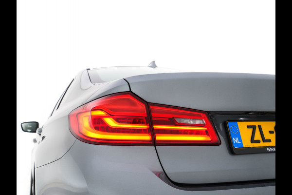 BMW 5 Serie 520i Executive Edition Sportline Aut. *LEATHER-FABRIC | FULL-LED | DIGI-COCKIT | KEYLESS | NAVI-FULLMAP | HEATED-SPORTSEATS | PRIVACY-GLASS | AMBIENTLIGHT | ECC | CARPLAY | PDC | TOWBAR | 18"ALU*