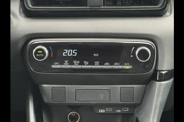 Toyota Yaris 1.5 Hybrid Camera CarPlay Adaptieve cruise Clima DAB radio
