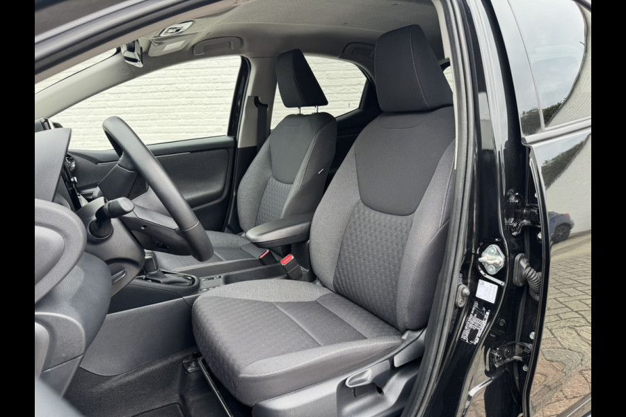 Toyota Yaris 1.5 Hybrid Camera CarPlay Adaptieve cruise Clima DAB radio