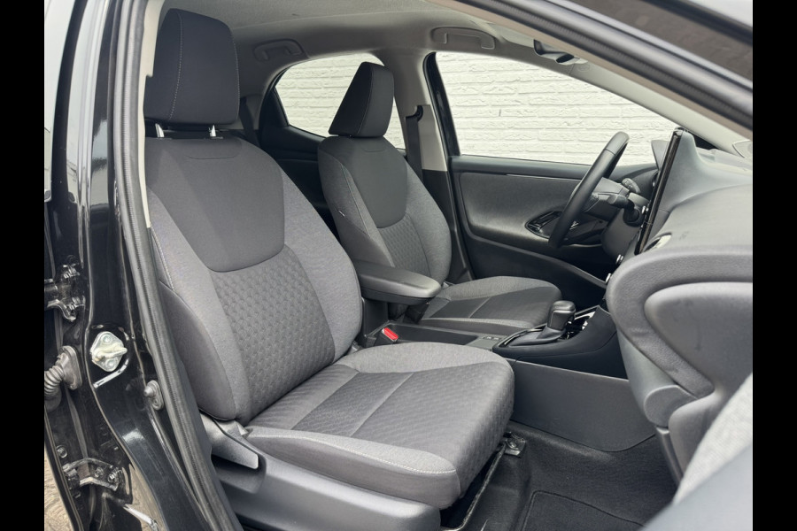 Toyota Yaris 1.5 Hybrid Camera CarPlay Adaptieve cruise Clima DAB radio