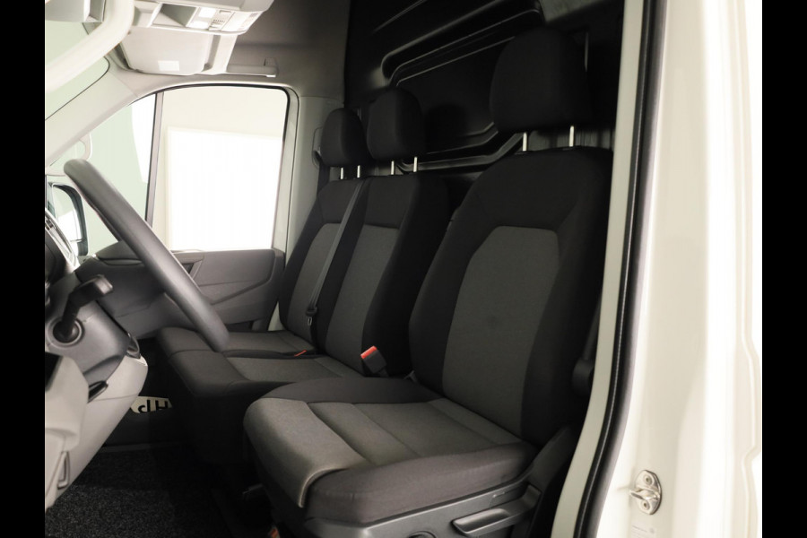 Volkswagen Crafter 35 2.0 TDI L3H3 Highline EURO VI 140 pk Automaat | Verlengde garantie | Navigatie | Trekhaak | Parkeersensoren | Achteruitrijcamera | Geveerde bestuurdersstoel |