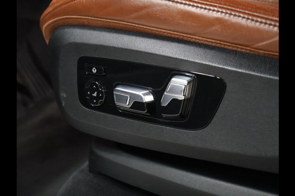 BMW X7 xDrive40i High Executive [SCHUIFKANTELDAK, 7-PERSOONS, BMW LASERLICHT, HEAD-UP, APPLE CARPLAY, SOFTCLOSE, ANDROID, LUCHTVERING, MASSAGESTOELEN, MEMORY SEATS, STOELVERWARMING V+A, VOL LEDER, CAMERA, ELEKTRISCHE ACHTER
