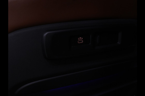 BMW X7 xDrive40i High Executive [SCHUIFKANTELDAK, 7-PERSOONS, BMW LASERLICHT, HEAD-UP, APPLE CARPLAY, SOFTCLOSE, ANDROID, LUCHTVERING, MASSAGESTOELEN, MEMORY SEATS, STOELVERWARMING V+A, VOL LEDER, CAMERA, ELEKTRISCHE ACHTER