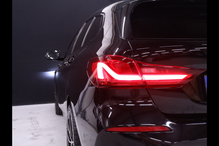BMW 1-serie 118i Executive Edition [ADAPTIVE CRUISE, SPORT LINE, APPLE CARPLAY, ANDROID, STOELVERWARMING, LED, PDC V+A, CLIMATE CONTROL, NAVIGATIE, PRIVACY GLASS, DAB, BLUETOOTH, NIEUWSTAAT]