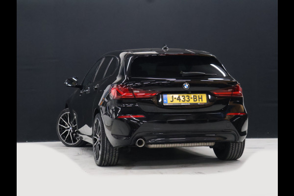 BMW 1-serie 118i Executive Edition [ADAPTIVE CRUISE, SPORT LINE, APPLE CARPLAY, ANDROID, STOELVERWARMING, LED, PDC V+A, CLIMATE CONTROL, NAVIGATIE, PRIVACY GLASS, DAB, BLUETOOTH, NIEUWSTAAT]