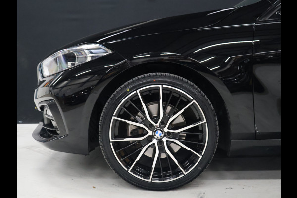 BMW 1-serie 118i Executive Edition [ADAPTIVE CRUISE, SPORT LINE, APPLE CARPLAY, ANDROID, STOELVERWARMING, LED, PDC V+A, CLIMATE CONTROL, NAVIGATIE, PRIVACY GLASS, DAB, BLUETOOTH, NIEUWSTAAT]