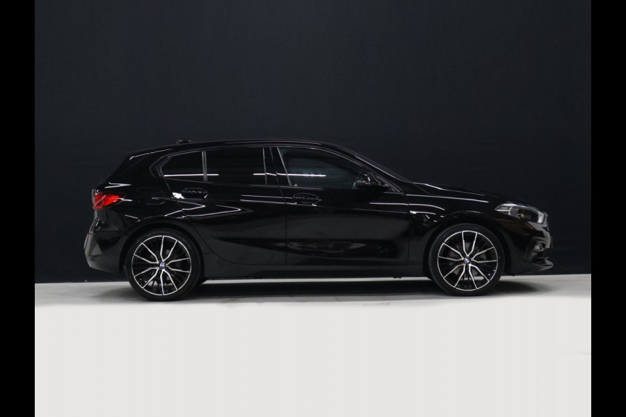 BMW 1-serie 118i Executive Edition [ADAPTIVE CRUISE, SPORT LINE, APPLE CARPLAY, ANDROID, STOELVERWARMING, LED, PDC V+A, CLIMATE CONTROL, NAVIGATIE, PRIVACY GLASS, DAB, BLUETOOTH, NIEUWSTAAT]