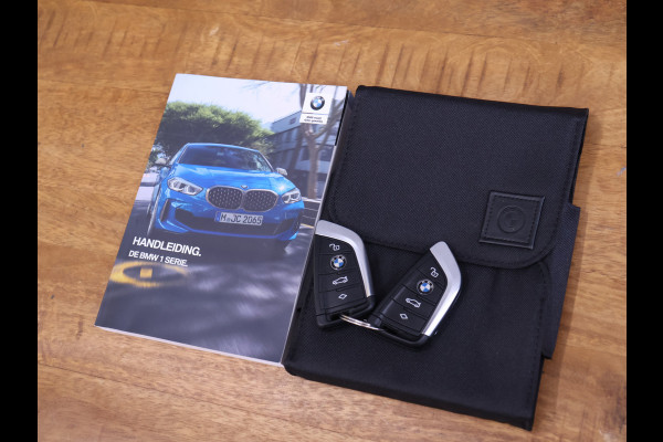 BMW 1-serie 118i Executive Edition [ADAPTIVE CRUISE, SPORT LINE, APPLE CARPLAY, ANDROID, STOELVERWARMING, LED, PDC V+A, CLIMATE CONTROL, NAVIGATIE, PRIVACY GLASS, DAB, BLUETOOTH, NIEUWSTAAT]
