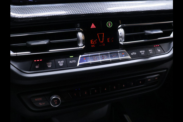 BMW 1-serie 118i Executive Edition [ADAPTIVE CRUISE, SPORT LINE, APPLE CARPLAY, ANDROID, STOELVERWARMING, LED, PDC V+A, CLIMATE CONTROL, NAVIGATIE, PRIVACY GLASS, DAB, BLUETOOTH, NIEUWSTAAT]