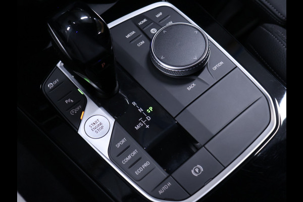 BMW 1-serie 118i Executive Edition [ADAPTIVE CRUISE, SPORT LINE, APPLE CARPLAY, ANDROID, STOELVERWARMING, LED, PDC V+A, CLIMATE CONTROL, NAVIGATIE, PRIVACY GLASS, DAB, BLUETOOTH, NIEUWSTAAT]