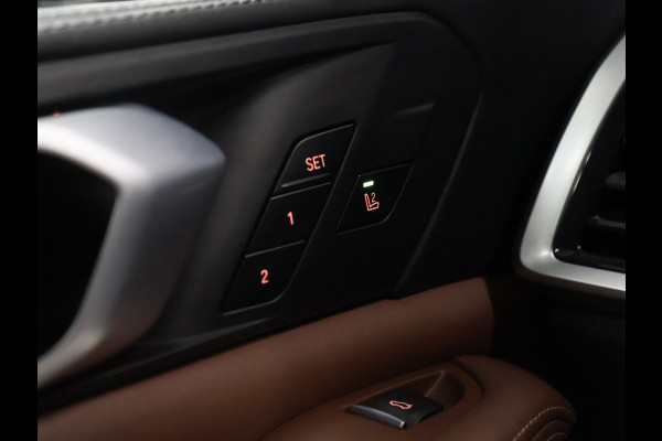 BMW X5 xDrive45e M Sport High Executive [PANORAMADAK, SKYLOUNGE, HARMAN/KARDON, HEAD-UP, LUCHTVERING, ADAPTIVE LED, APPLE CARPLAY, ANDROID, MEMORY SEATS, STOELVERWARMING, VOL LEDER, SOFT CLOSE, ELEKTRISCHE ACHTERKLEP, 360 CAMERA