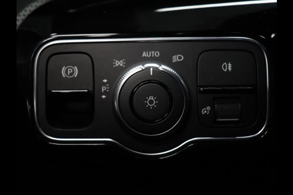 Mercedes-Benz CLA-Klasse 180 Business Solution Luxury [PANORAMADAK, PREMIUM SOUND, MEMORY SEATS, ELEKTRISCHE STOELEN, MULTIBEAM LED, STOELVERWARMING, CAMERA, SFEERVERLICHTING, PDC V+A, CRUISE CONTROL, GROOT NAVIGATIE, CLIMATE CONTROL, KEYLESS, W