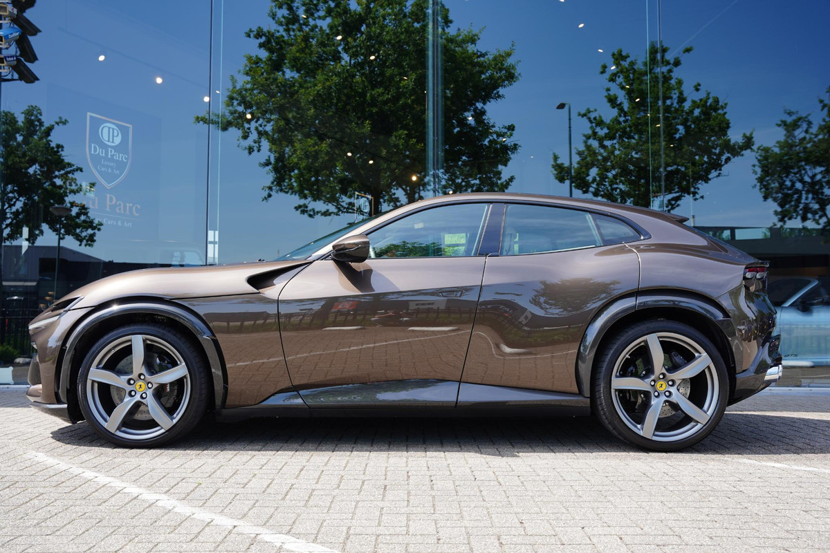 Ferrari Purosangue 6.5 V12 / NL-AUTO / BTW / Carbon / Massage / 8 D.Km