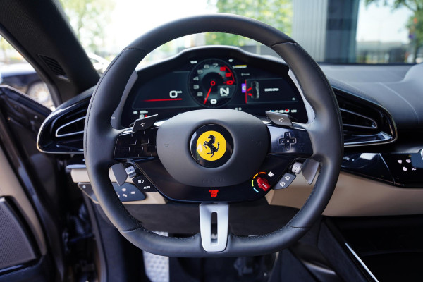Ferrari Purosangue 6.5 V12 / NL-AUTO / BTW / Carbon / Massage / 8 D.Km