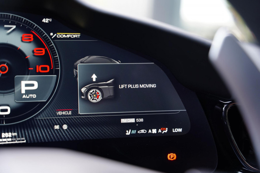 Ferrari Purosangue 6.5 V12 / NL-AUTO / BTW / Carbon / Massage / 8 D.Km