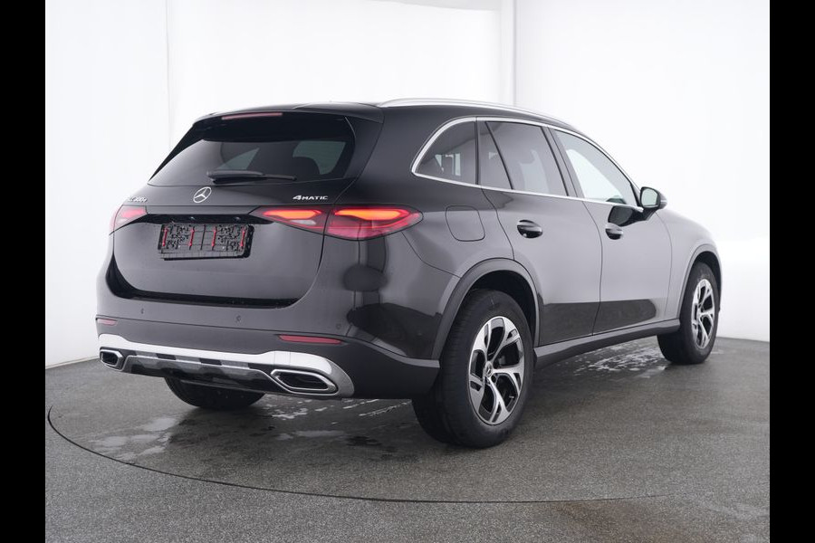 Mercedes-Benz GLC 300 e 4MATIC Plug-In Hybride Trekhaak | Panorama Schuif-Kanteldak | Zwarte Hemel | Parkeerpakket met achteruitcamera | Memory Voorstoelen. Inclusief 24 maanden Mercedes-Benz Certified garantie voor Europa.