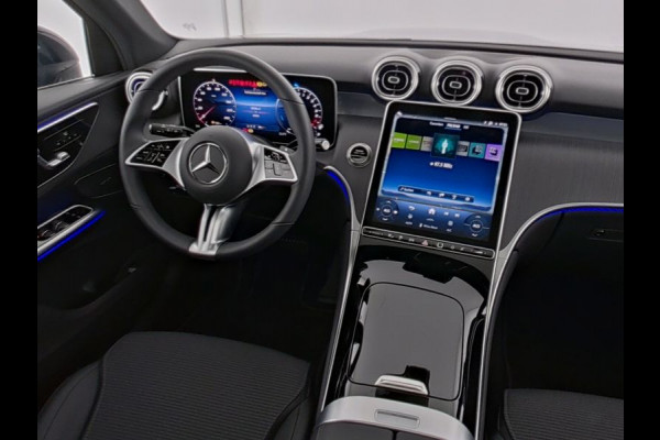 Mercedes-Benz GLC 300 e 4MATIC Plug-In Hybride Trekhaak | Panorama Schuif-Kanteldak | Zwarte Hemel | Parkeerpakket met achteruitcamera | Memory Voorstoelen. Inclusief 24 maanden Mercedes-Benz Certified garantie voor Europa.