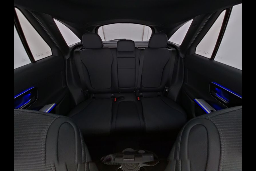 Mercedes-Benz GLC 300 e 4MATIC Plug-In Hybride Trekhaak | Panorama Schuif-Kanteldak | Zwarte Hemel | Parkeerpakket met achteruitcamera | Memory Voorstoelen. Inclusief 24 maanden Mercedes-Benz Certified garantie voor Europa.