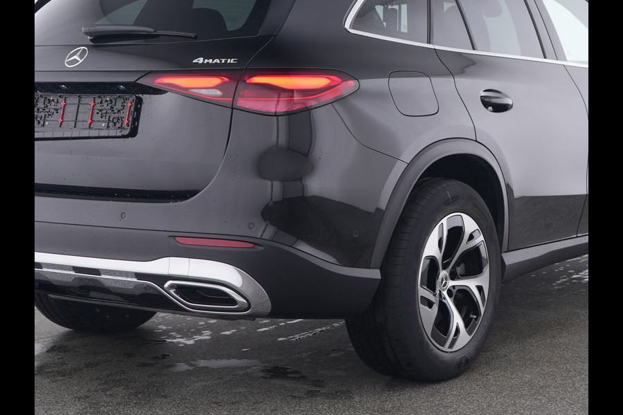 Mercedes-Benz GLC 300 e 4MATIC Plug-In Hybride Trekhaak | Panorama Schuif-Kanteldak | Zwarte Hemel | Parkeerpakket met achteruitcamera | Memory Voorstoelen. Inclusief 24 maanden Mercedes-Benz Certified garantie voor Europa.