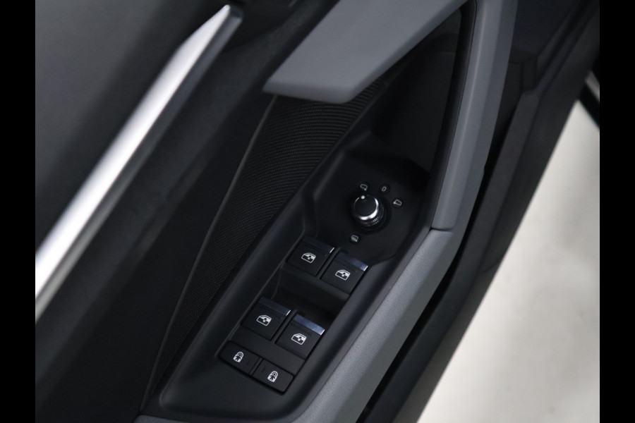 Audi A3 Limousine 30 TFSI Business edition [APPLE CARPLAY, VOL LEDER, FULL LED, DIGITAL DASH, KEYLESS, DRAADLOOS LADEN, SPORTSTOELEN, ANDROID, PDC ACHTER, CRUISE CONTROL, GROOT NAVIGATIE, CLIMATE CONTROL, NIEUWSTAAT]
