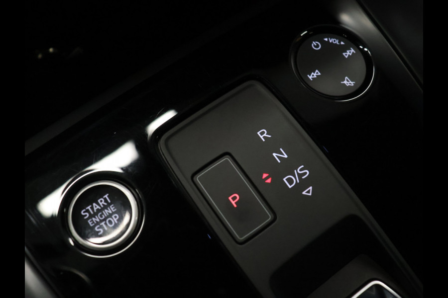 Audi A3 Limousine 30 TFSI Business edition [APPLE CARPLAY, VOL LEDER, FULL LED, DIGITAL DASH, KEYLESS, DRAADLOOS LADEN, SPORTSTOELEN, ANDROID, PDC ACHTER, CRUISE CONTROL, GROOT NAVIGATIE, CLIMATE CONTROL, NIEUWSTAAT]