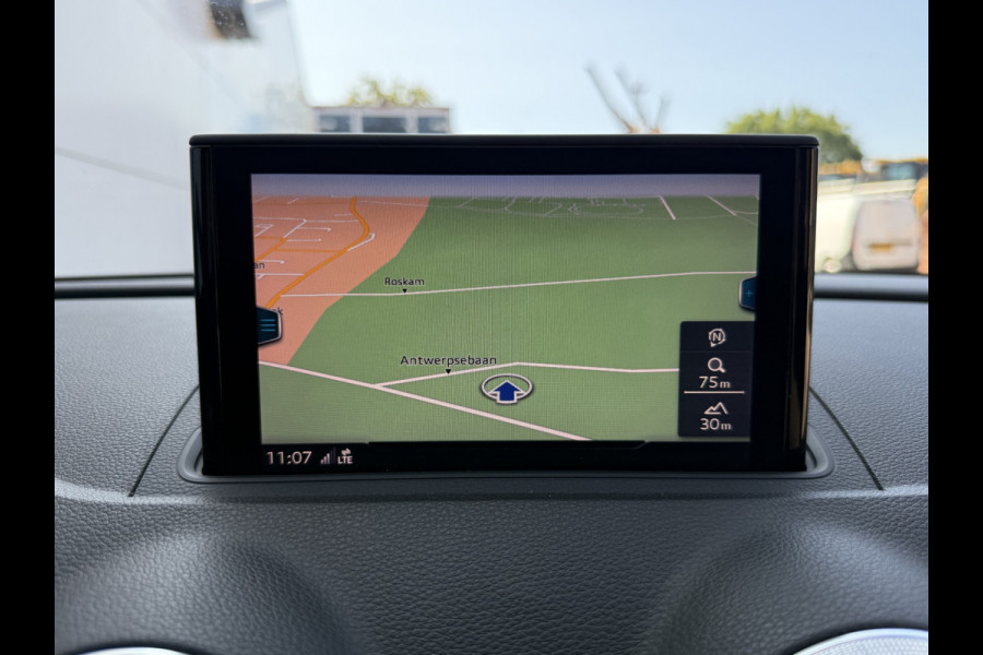 Audi A3 S-line 1.5 TFSI *Motor tikt* Automaat Climate Control Camera Navigatie Trekhaak Stoelverwarming Parkeersensoren
