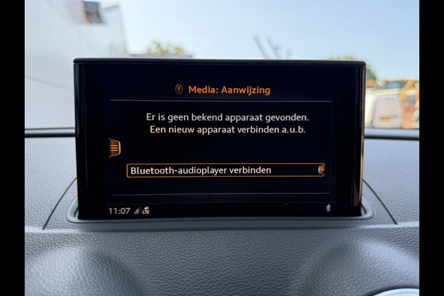 Audi A3 S-line 1.5 TFSI *Motor tikt* Automaat Climate Control Camera Navigatie Trekhaak Stoelverwarming Parkeersensoren