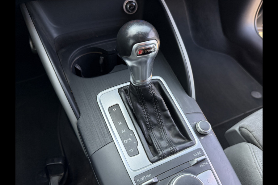 Audi A3 S-line 1.5 TFSI *Motor tikt* Automaat Climate Control Camera Navigatie Trekhaak Stoelverwarming Parkeersensoren