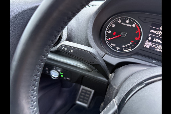 Audi A3 S-line 1.5 TFSI *Motor tikt* Automaat Climate Control Camera Navigatie Trekhaak Stoelverwarming Parkeersensoren