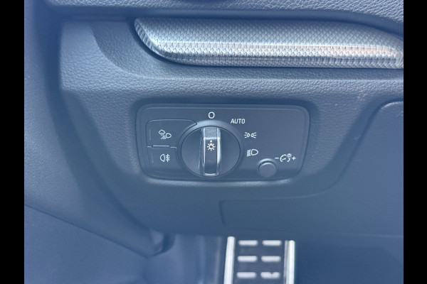 Audi A3 S-line 1.5 TFSI *Motor tikt* Automaat Climate Control Camera Navigatie Trekhaak Stoelverwarming Parkeersensoren