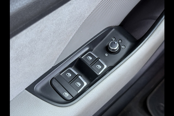 Audi A3 S-line 1.5 TFSI *Motor tikt* Automaat Climate Control Camera Navigatie Trekhaak Stoelverwarming Parkeersensoren