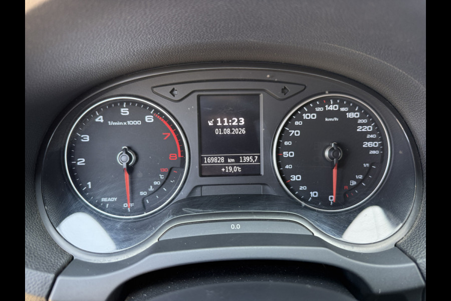 Audi A3 S-line 1.5 TFSI *Motor tikt* Automaat Climate Control Camera Navigatie Trekhaak Stoelverwarming Parkeersensoren