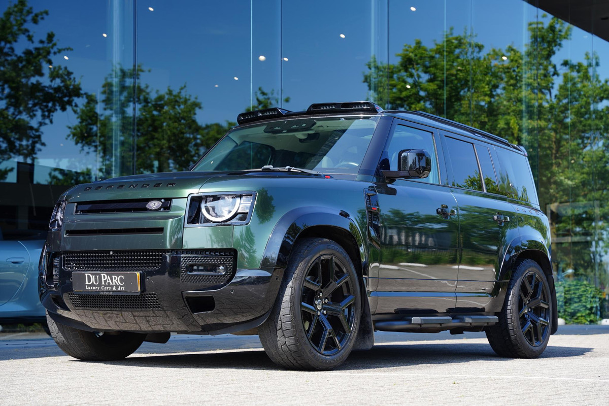 Land Rover Defender 110 / FULL URBAN PACK / Meridian / Panoramadak