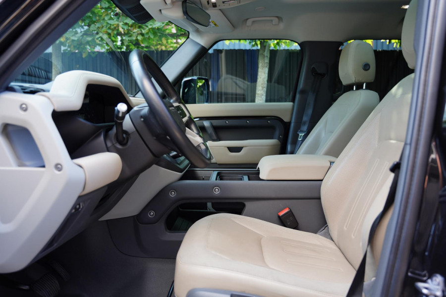 Land Rover Defender 110 / FULL URBAN PACK / Meridian / Panoramadak